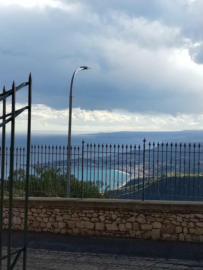 Sunshine Apartment Taormina Luaran gambar